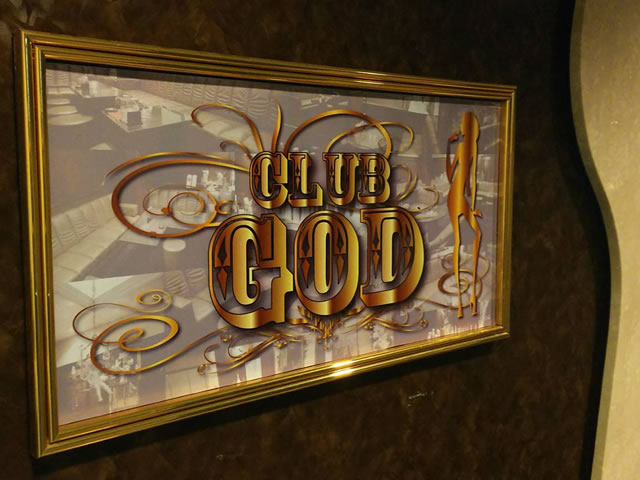 中洲での水商売が未経験の派遣コンパニオンも大歓迎のキャバクラ CLUB GOD(クラブ ゴッド)